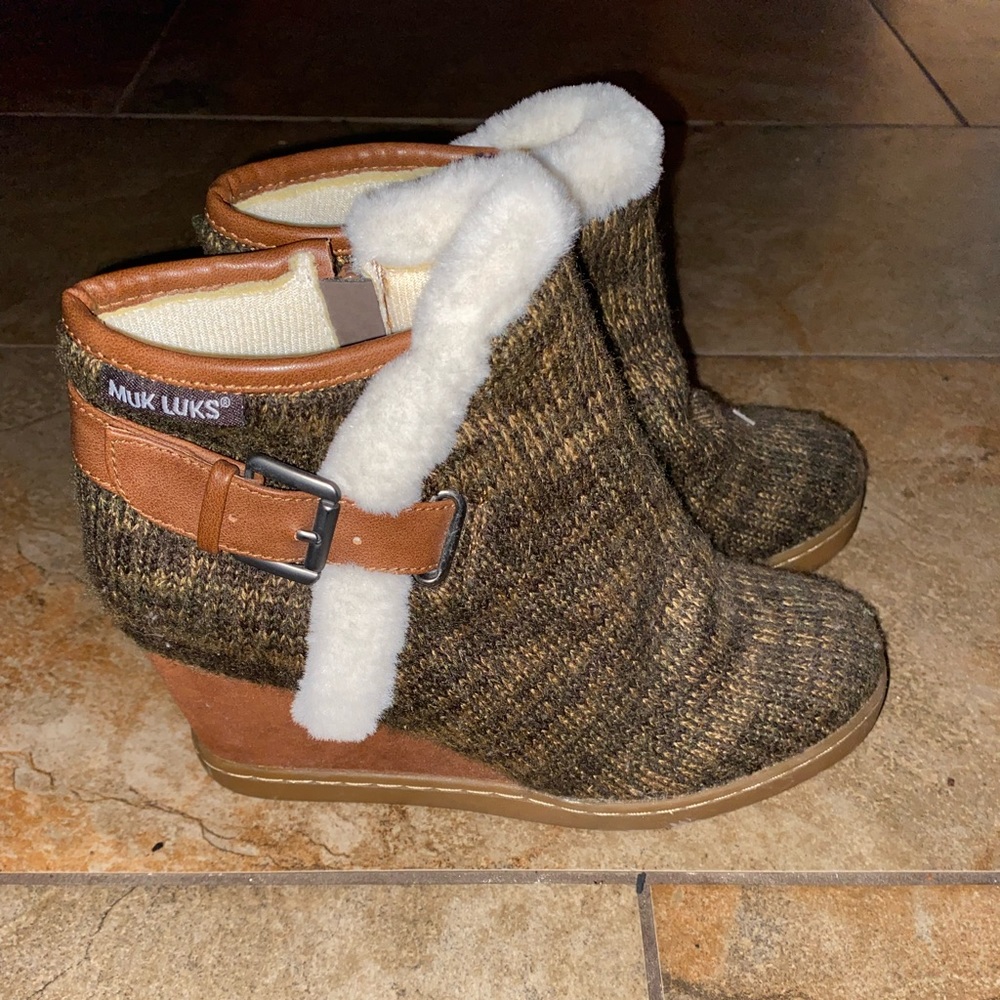 NWT Women’s Muk Luk Wedge Booties Size 9
